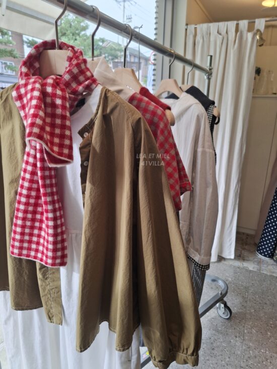HER BLOUSE (KHAKI GREEN)